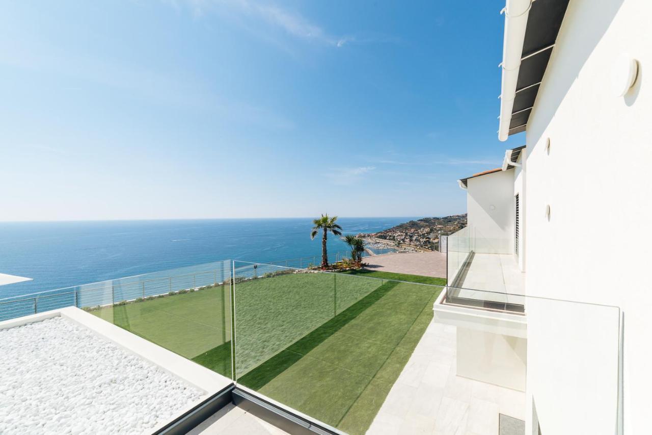 Villa Sabrina Riviera Dei Fiori A Picco Sul Mare Con Piscina Privata ,Wellness & Spa Imperia Exterior photo