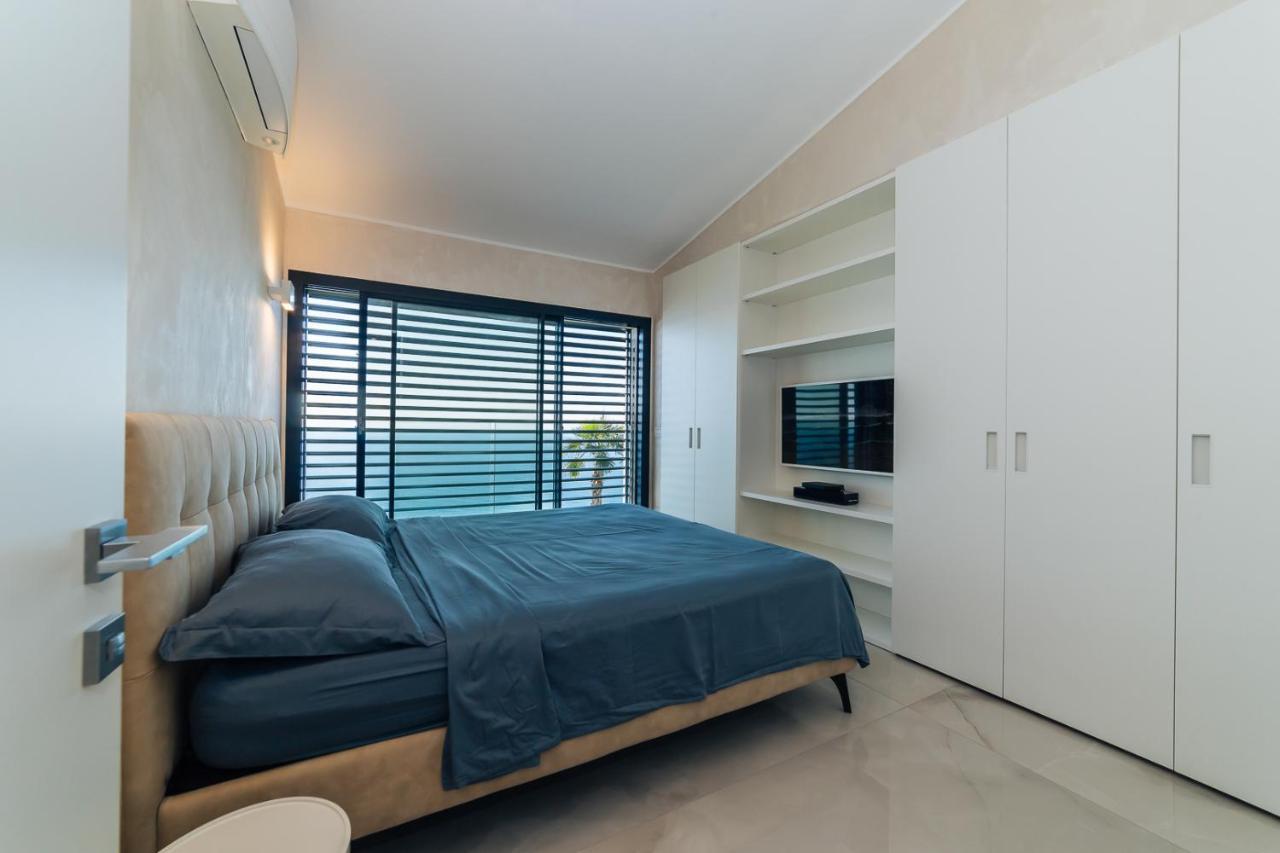 Villa Sabrina Riviera Dei Fiori A Picco Sul Mare Con Piscina Privata ,Wellness & Spa Imperia Exterior photo