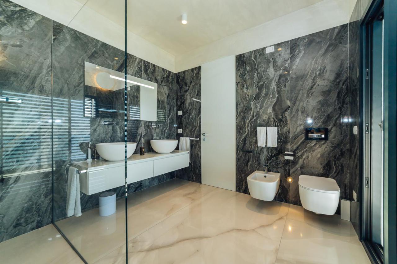 Villa Sabrina Riviera Dei Fiori A Picco Sul Mare Con Piscina Privata ,Wellness & Spa Imperia Exterior photo