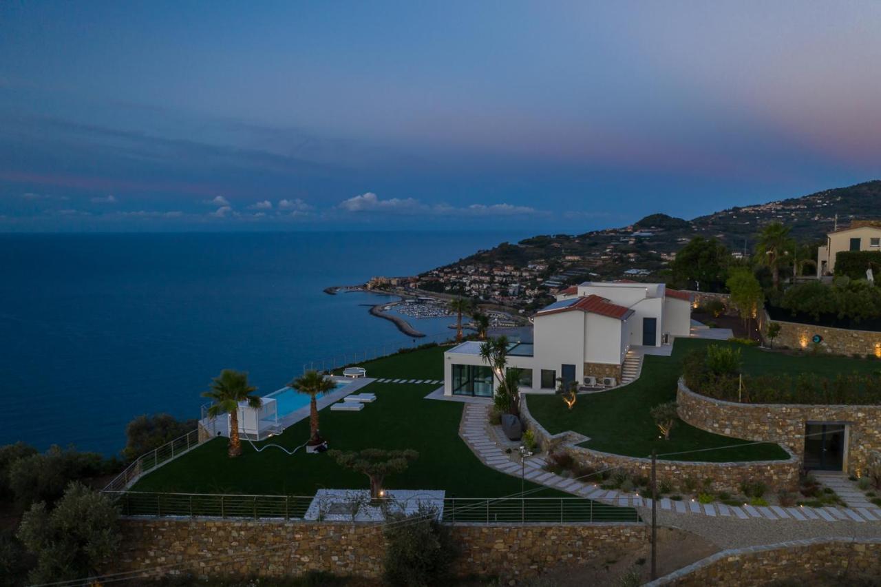 Villa Sabrina Riviera Dei Fiori A Picco Sul Mare Con Piscina Privata ,Wellness & Spa Imperia Exterior photo