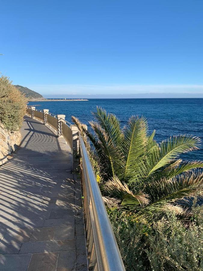 Villa Sabrina Riviera Dei Fiori A Picco Sul Mare Con Piscina Privata ,Wellness & Spa Imperia Exterior photo